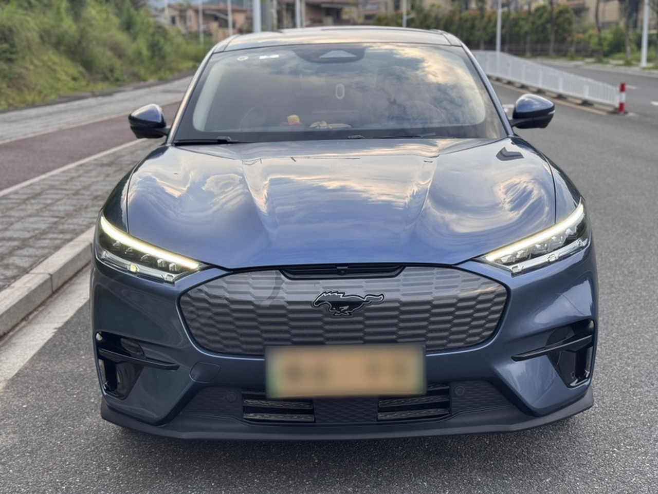 2021 RWD Standard Range photo 3