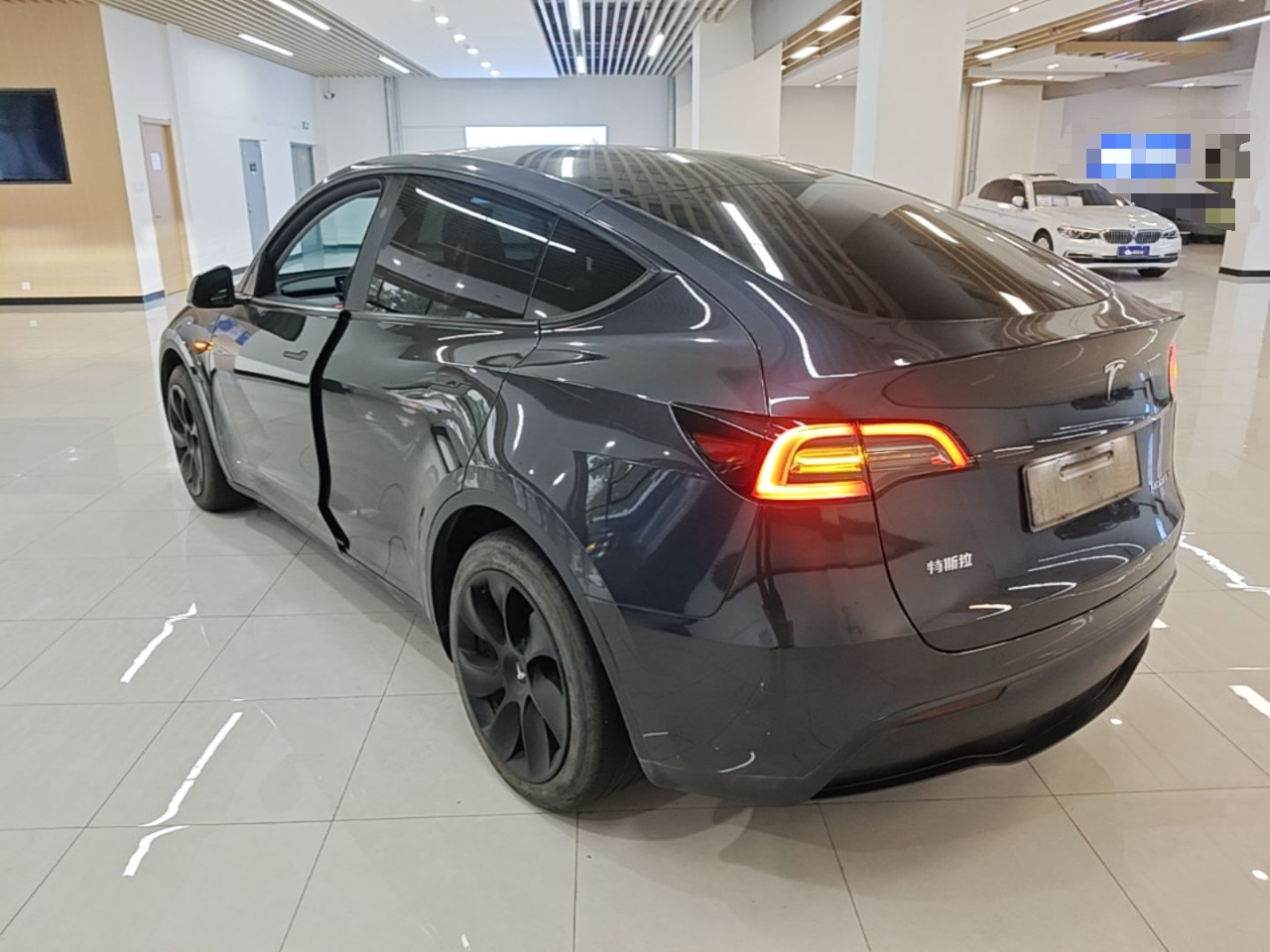 Model Y 2024 RWD photo 4