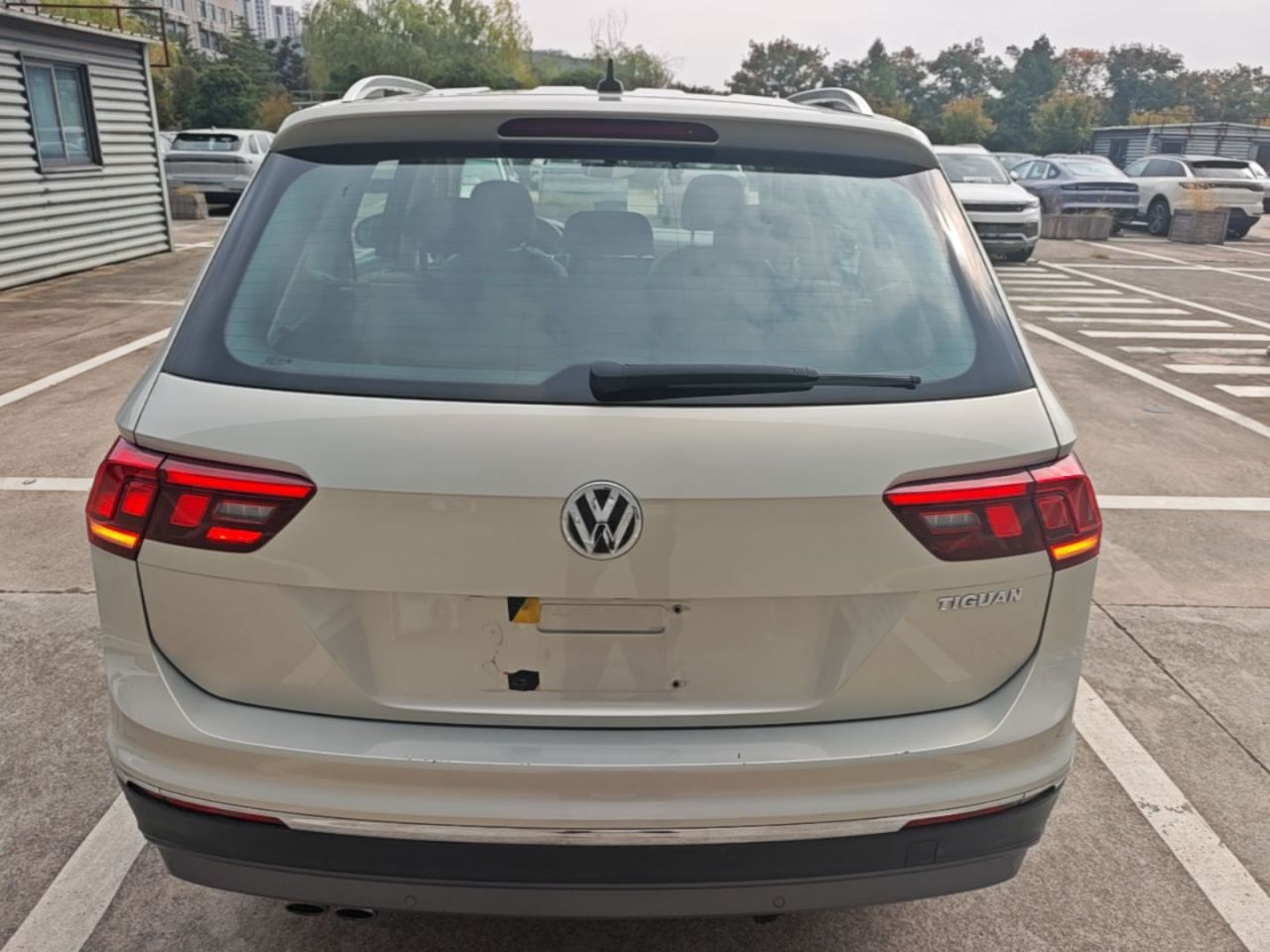 Tiguan L 2019 330TSI AT RWD Luxury China V photo 3