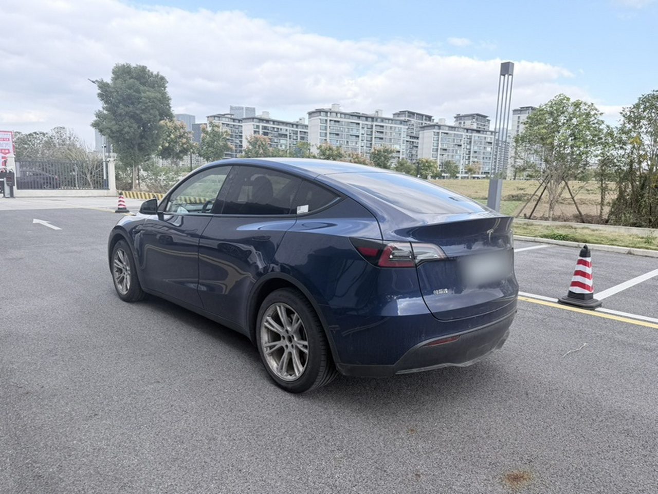 Model Y 2021 Long Range AWD photo 2