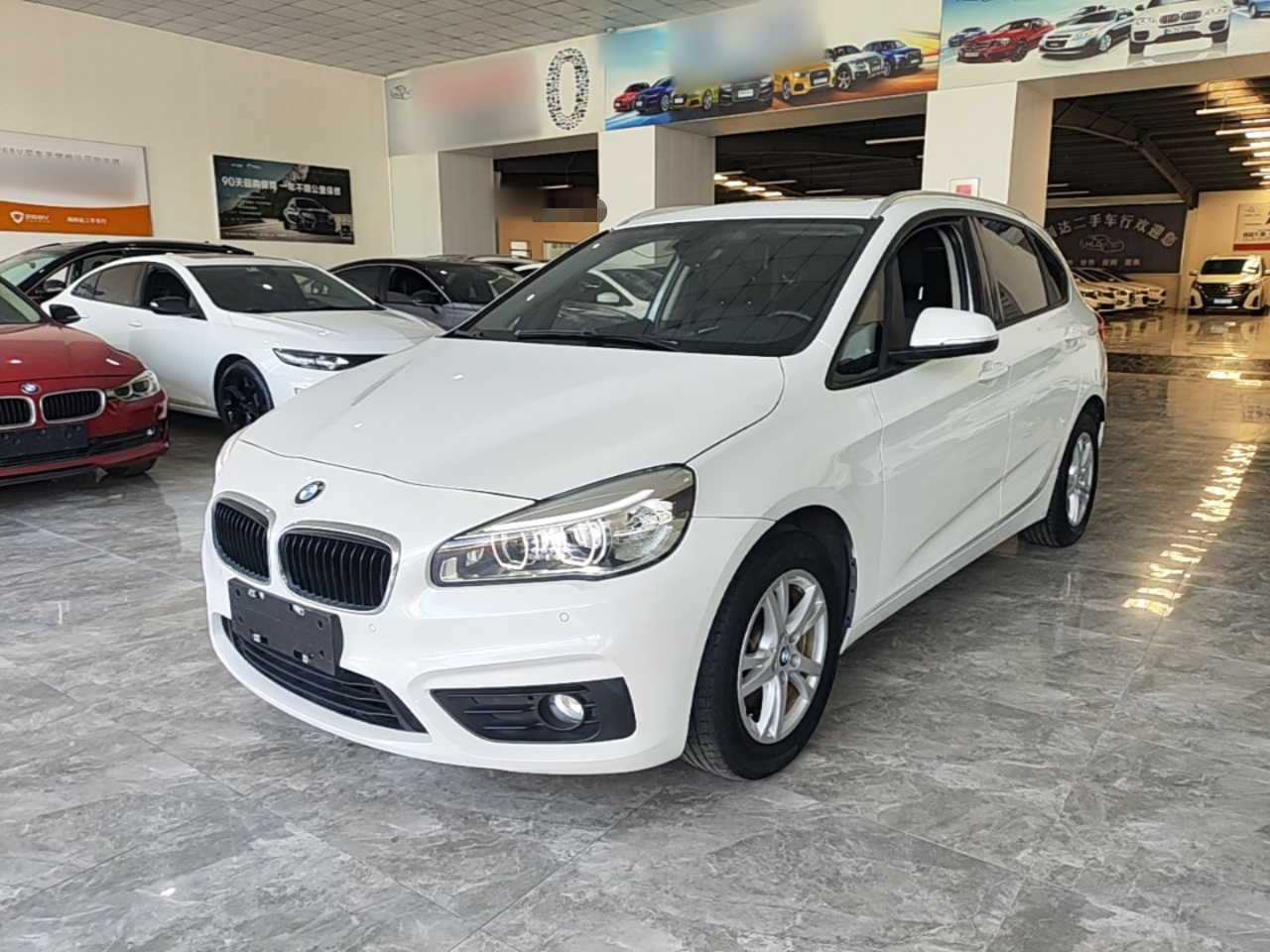 2 Series Wagon 2016 218i Leading