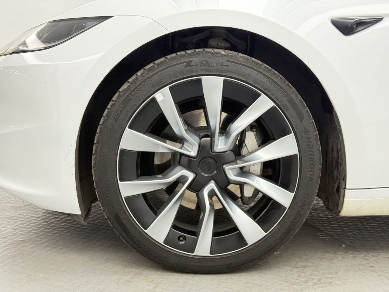 Model 3 2023 RWD photo 2