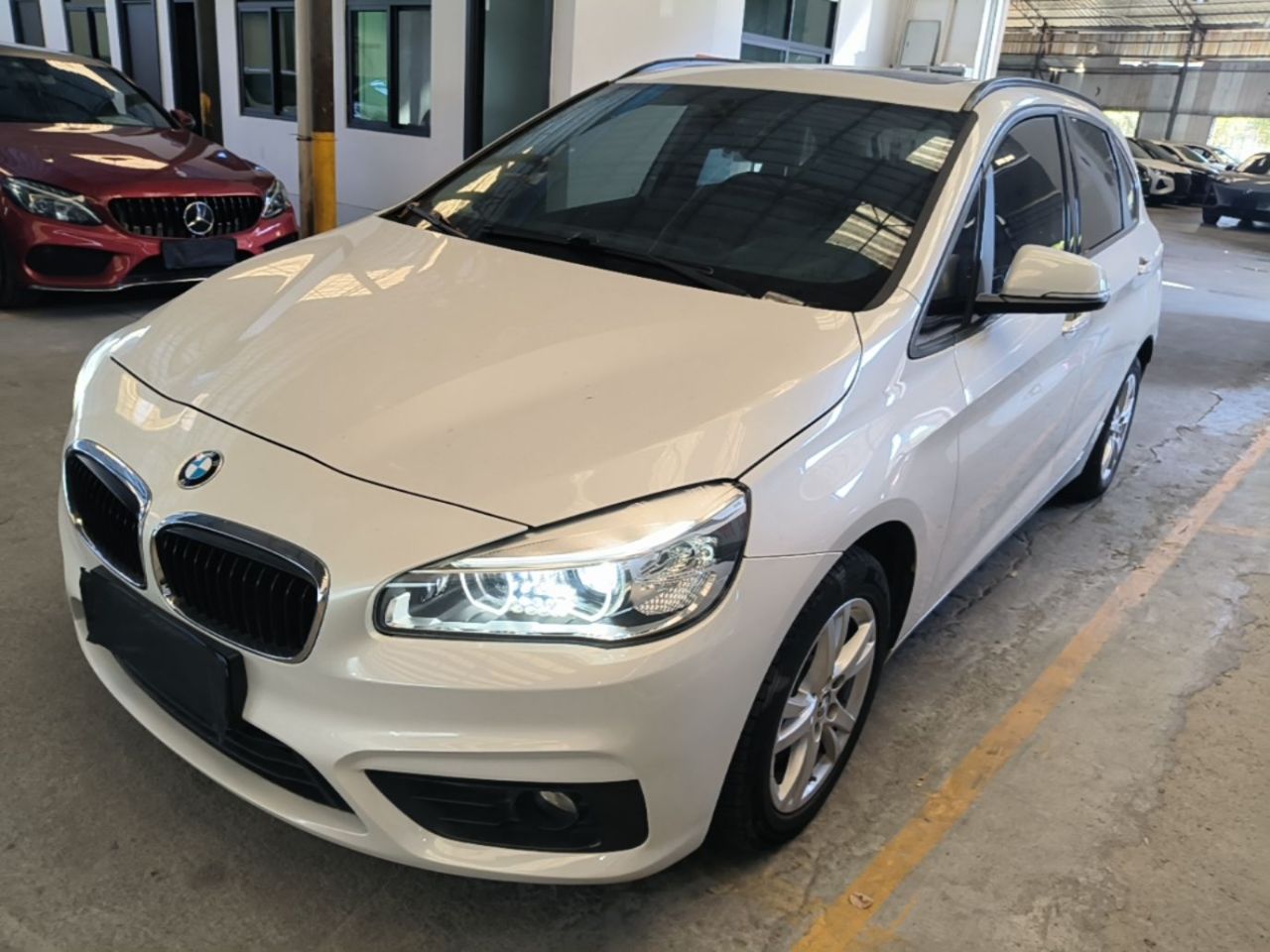 2 Series Wagon 2016 218i Leading