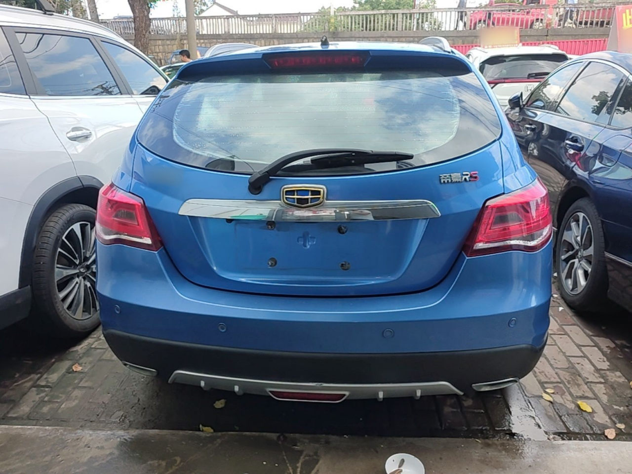 Emgrand 2017 Hatchback RS 1.5L CVT photo 3