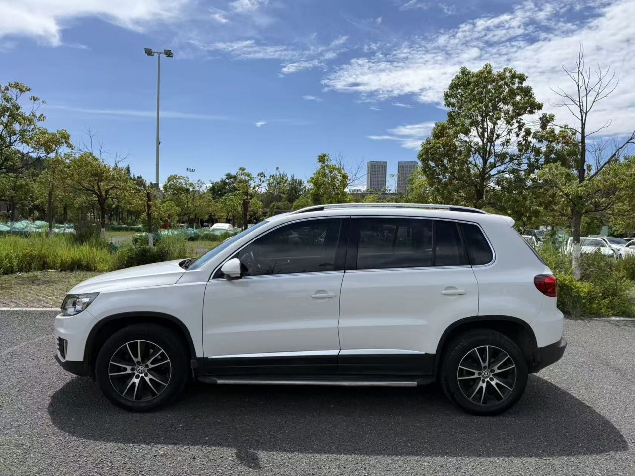 Tiguan 2015 1.8TSI AT RWD Luxury photo 4