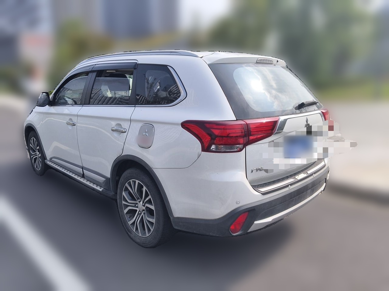 Outlander 2016 2.4L AWD Elite 5-Seater photo 4