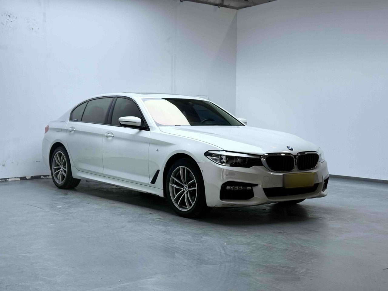 5 Series 2018 525Li M Sport Package photo 3