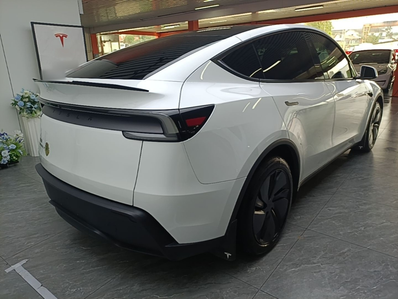 Model Y 2025 RWD photo 4