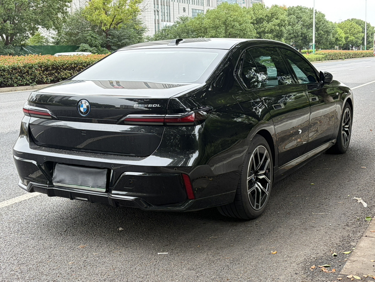 i7 2023 eDrive50L Leading M Sport Package photo 2