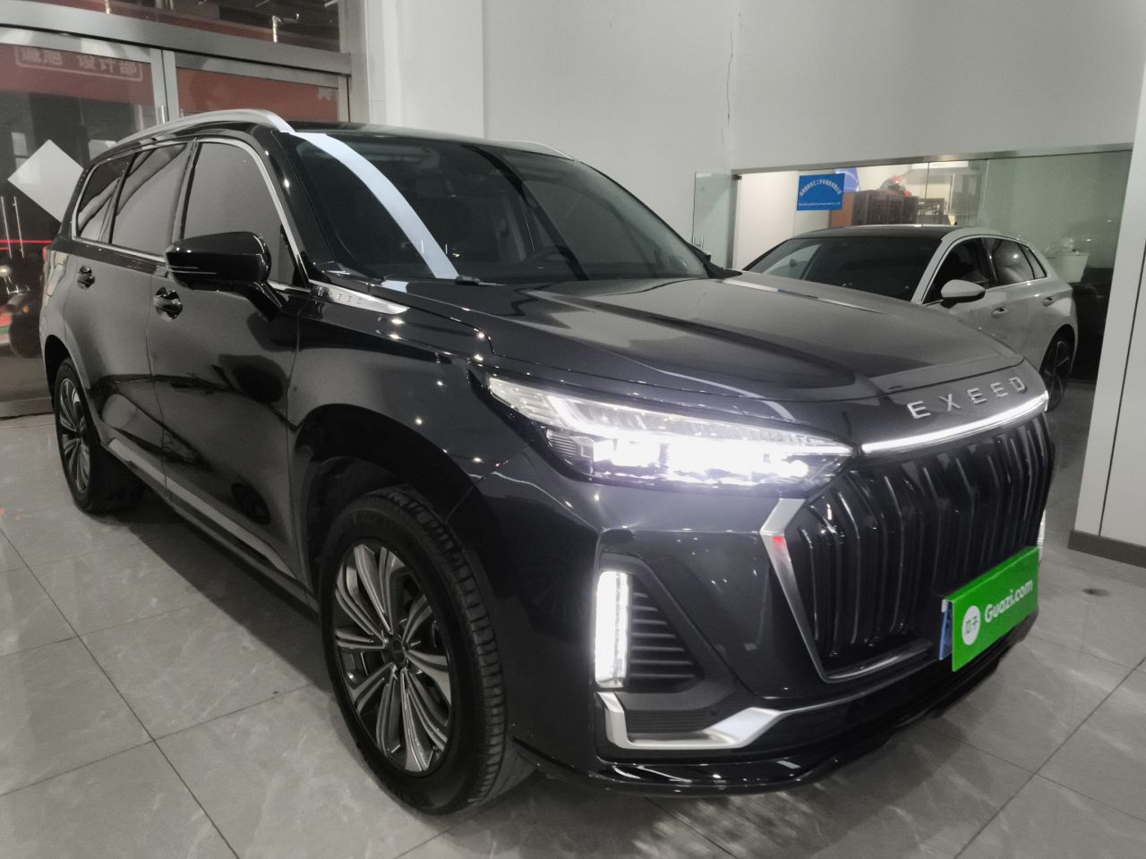 2023 400T AWD 7-Seater photo 2