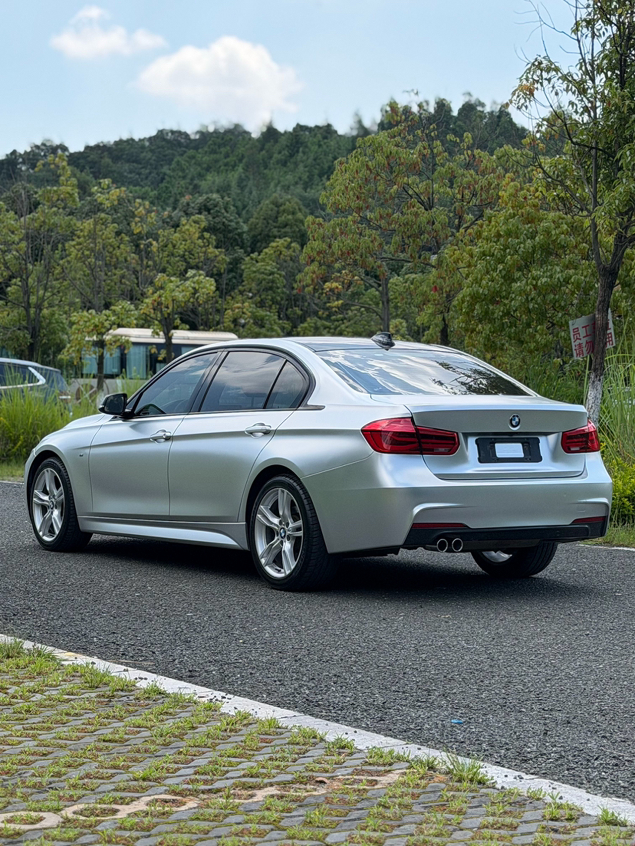 3 Series 2017 320Li M Sport photo 3