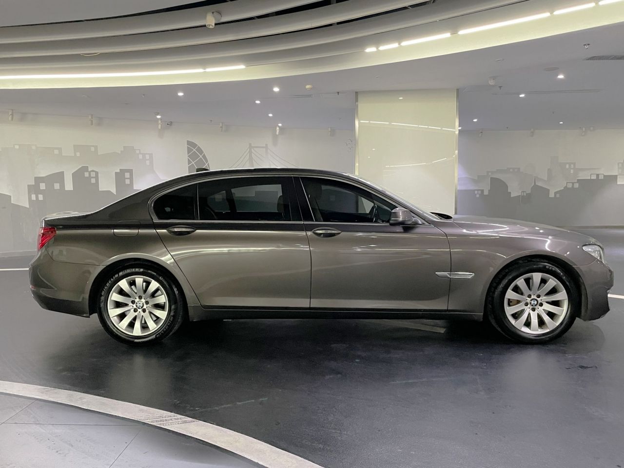 7 Series 2013 740Li Leading photo 4
