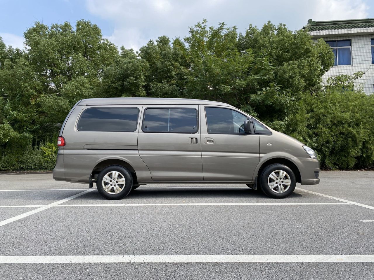 Lingzhi 2017 Facelift M3L 1.6L 7-Seater Standard photo 5