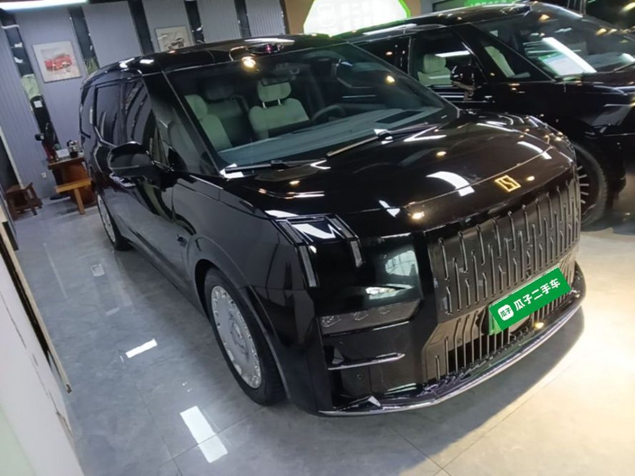009 2024 6-Seater Executive AWD 108kWh photo 3