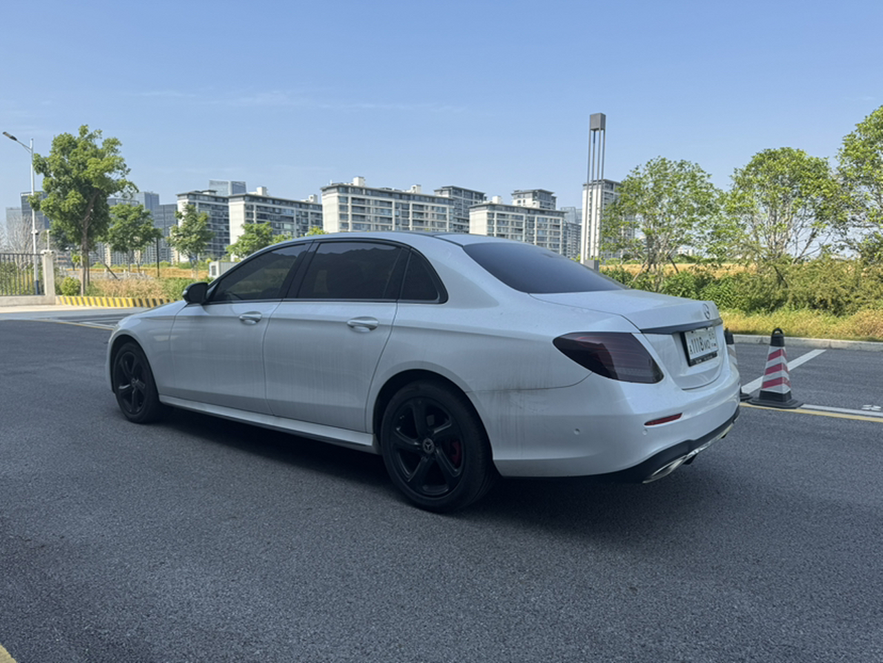 E-Class 2019 E 300 L Sport Luxury photo 3