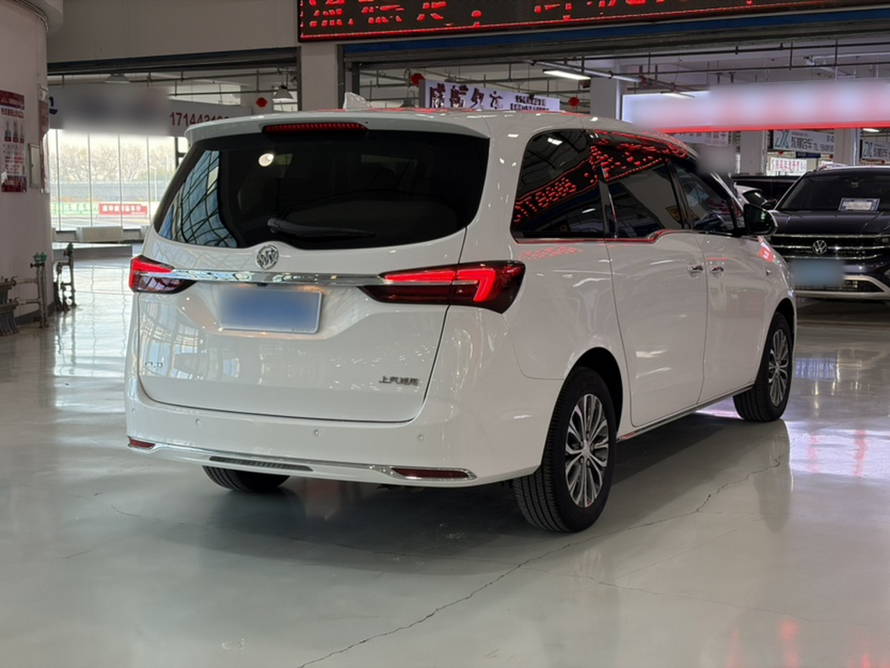 GL8 2023 Facelift Luxury photo 5