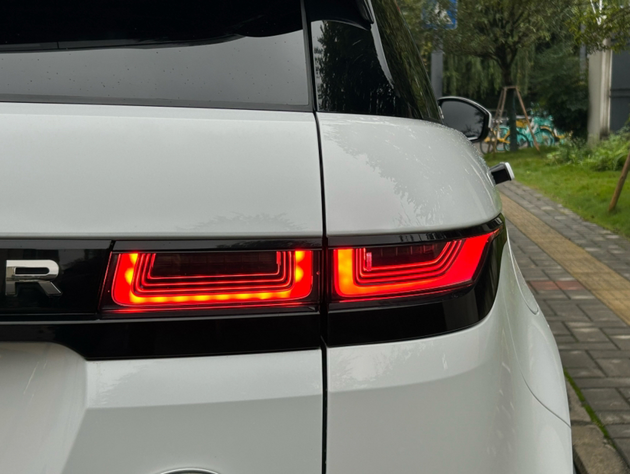 Range Rover Evoque 2022 Evoque L 249PS R-Dynamic Luxury photo 2
