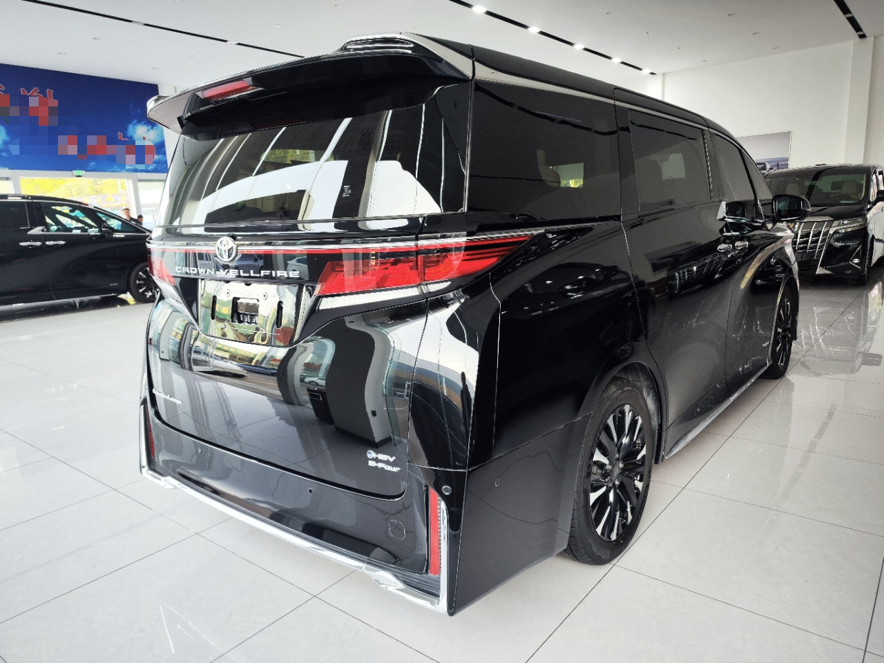 2024 Crown Hybrid 2.5L Supreme Executive photo 4