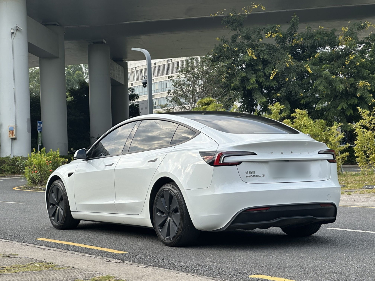 Model 3 2025 RWD photo 2