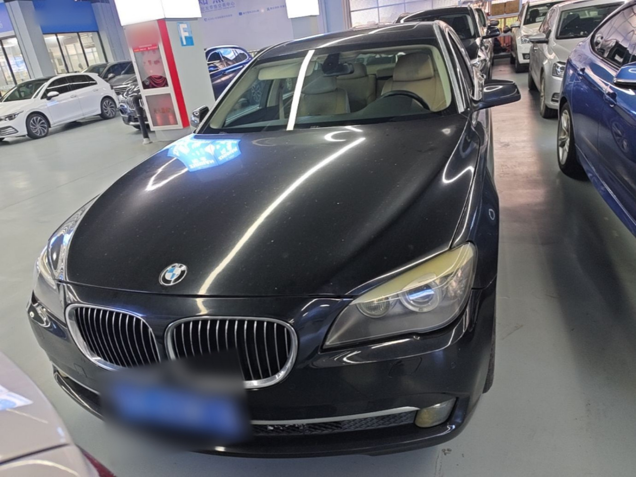 7 Series 2011 730Li photo 2