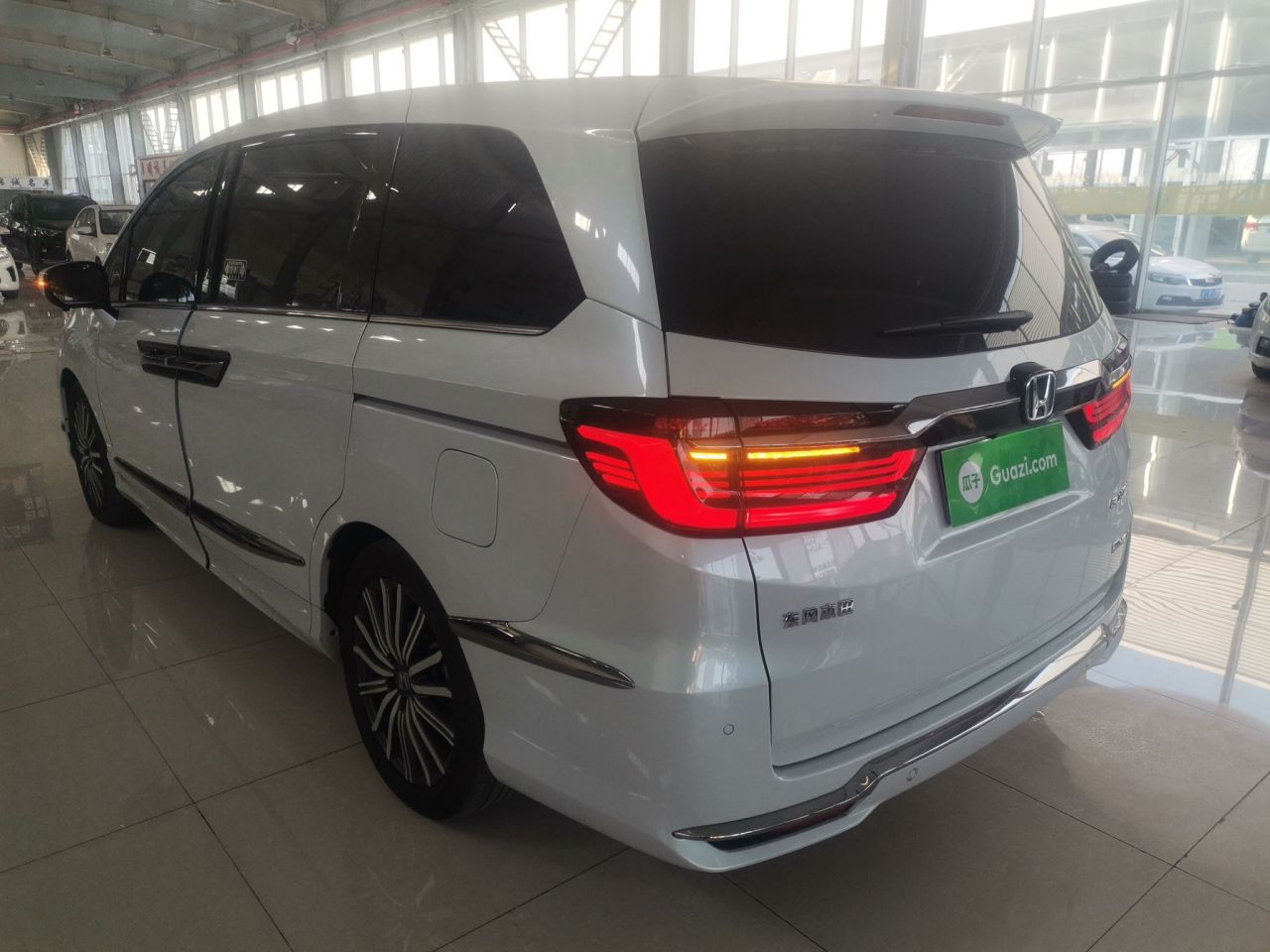 Elysion 2024 2.0L e:HEV Luxury photo 4