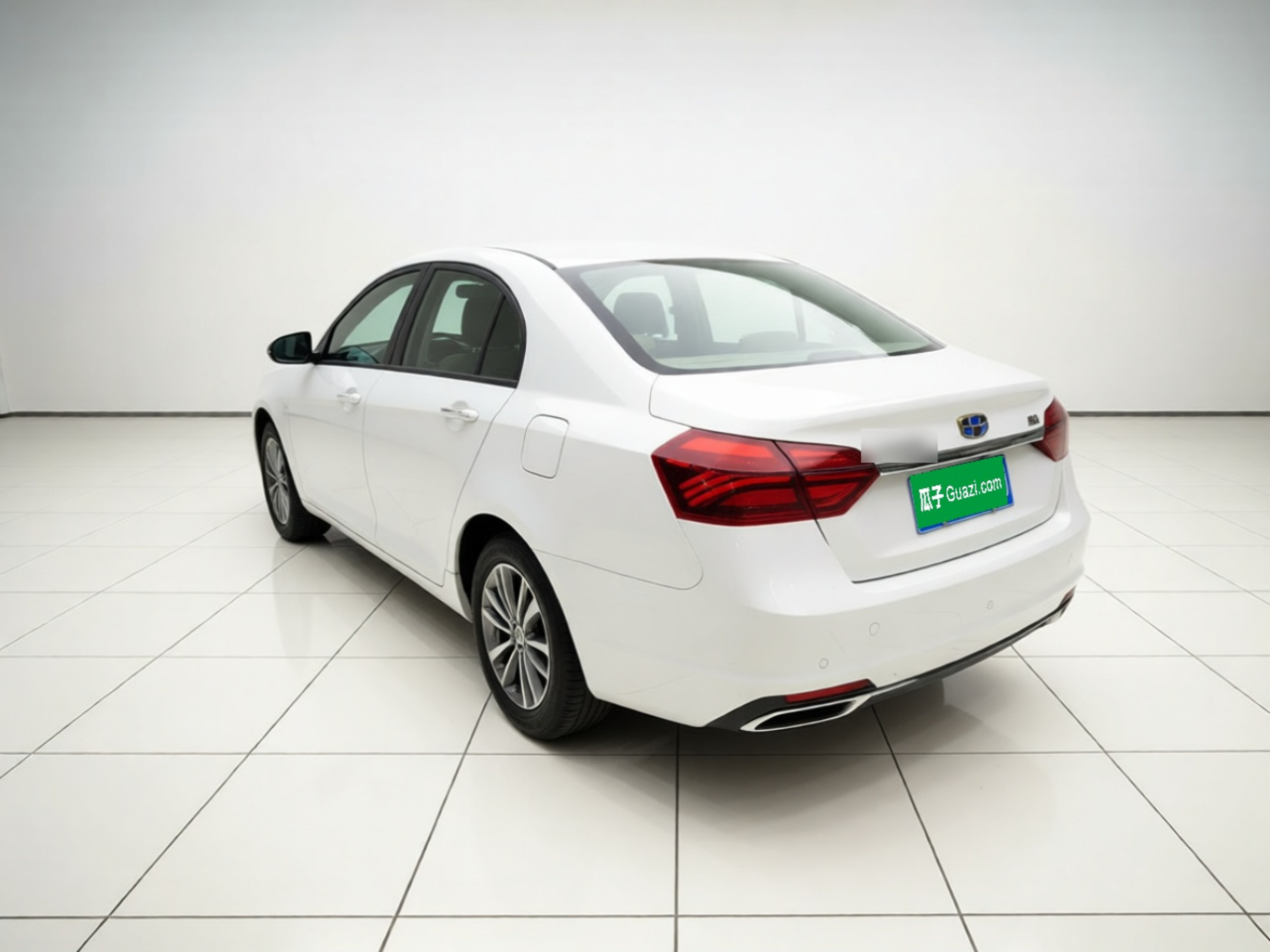 Emgrand 2018 1.5L MT Luxury photo 4