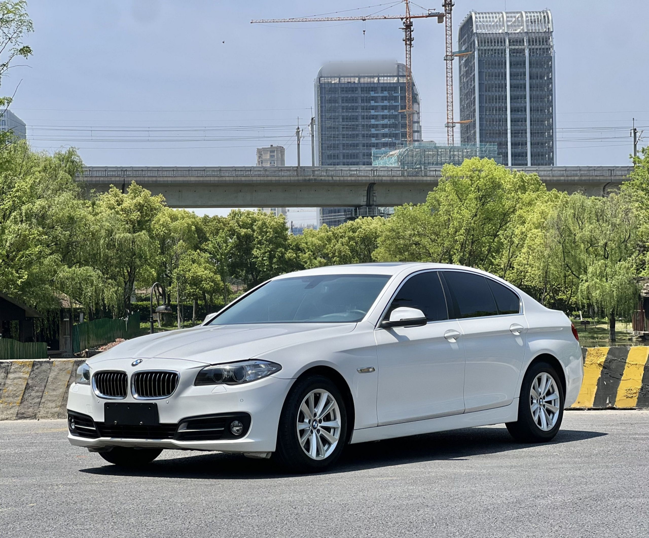 5 Series Imported 2015 520i photo 2