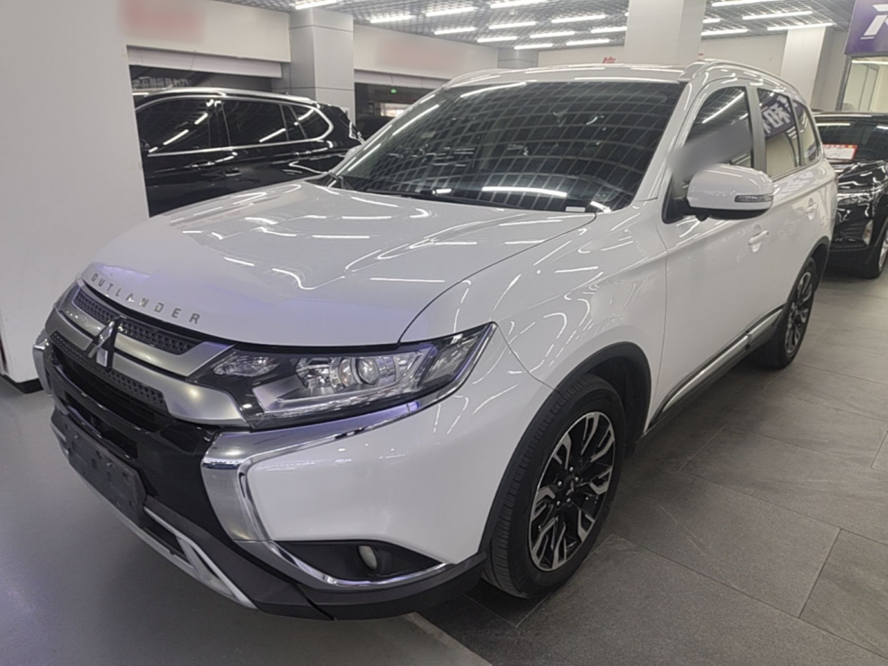 Outlander 2019 2.0L RWD Enjoy 7-Seater China VI