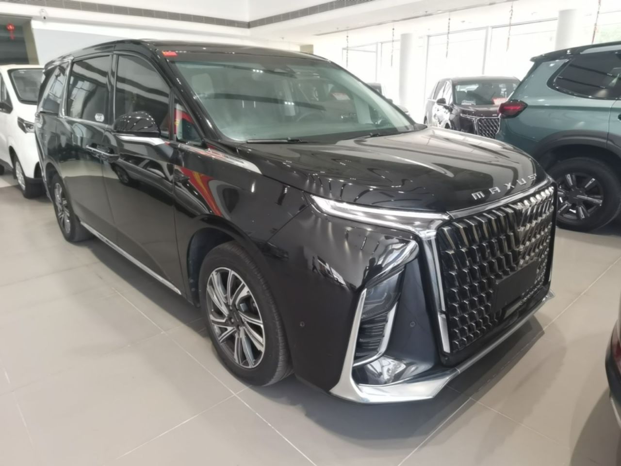 MAXUS G90 2022 2.0T 7-Seater photo 3
