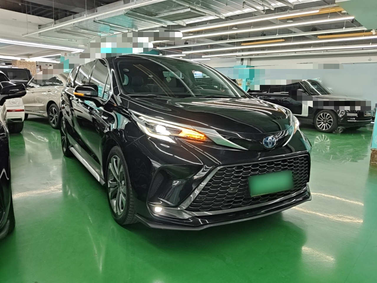 Granvia 2023 2.5L Hybrid Premium PLUS photo 2