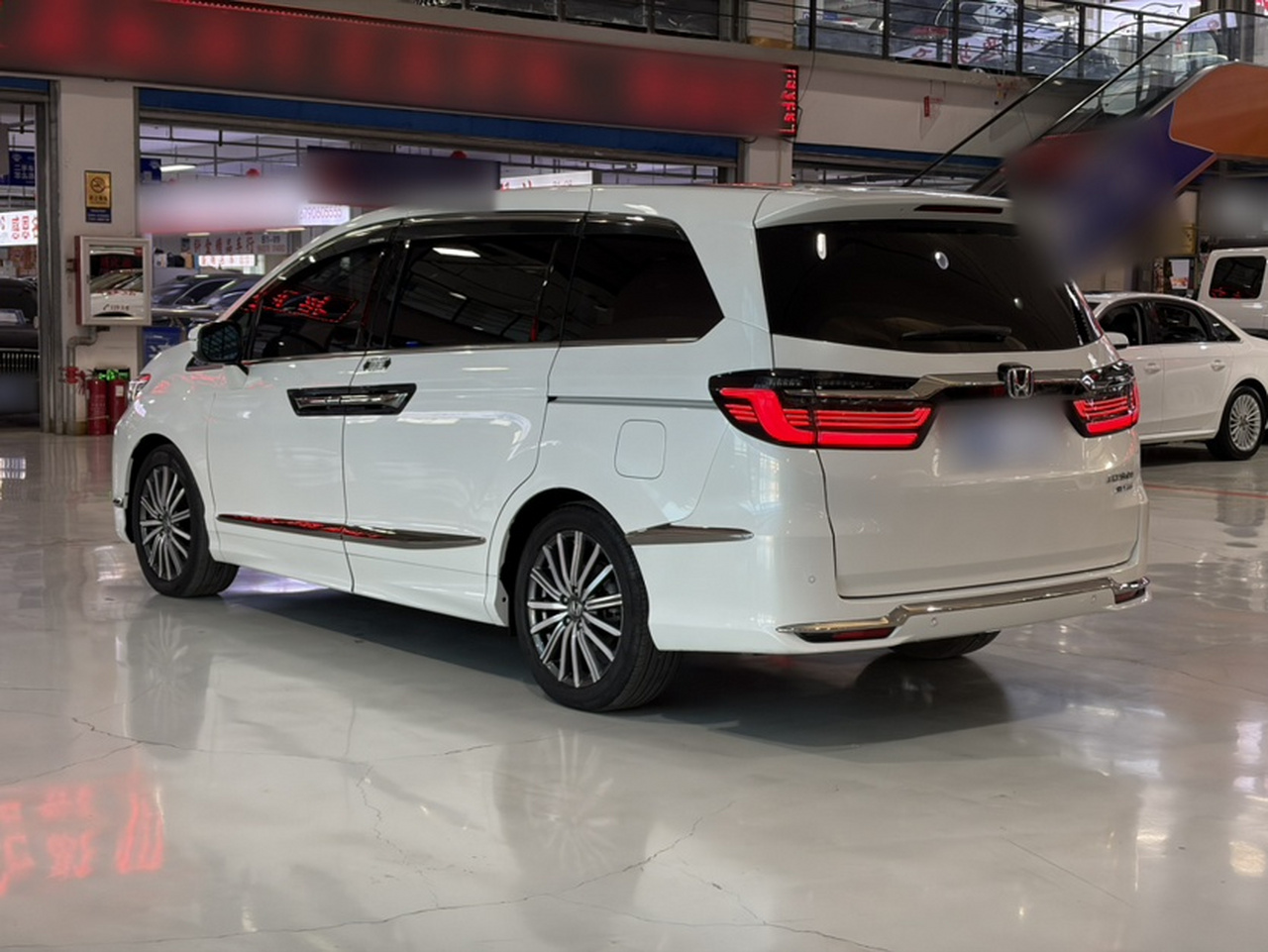 Elysion 2022 2.0L e:HEV Luxury photo 3