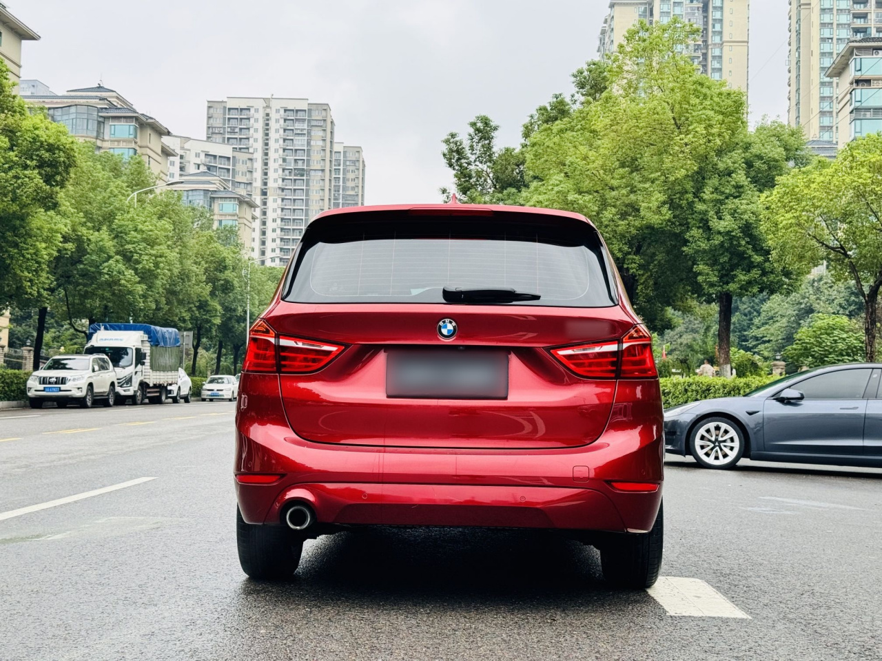 2 Series Wagon 2018 220i Leading photo 4