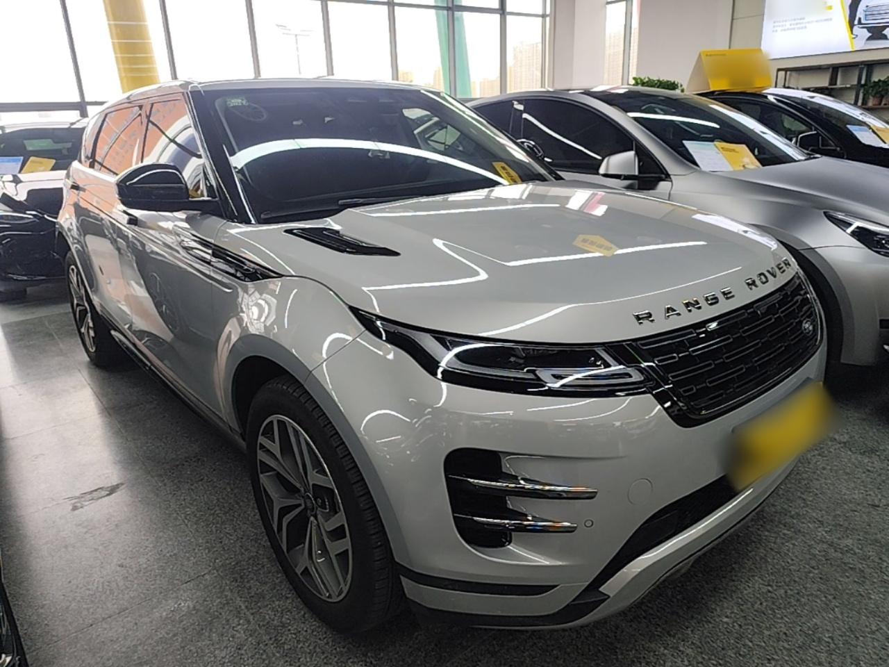 2024 Range Rover Evoque L SE photo 5