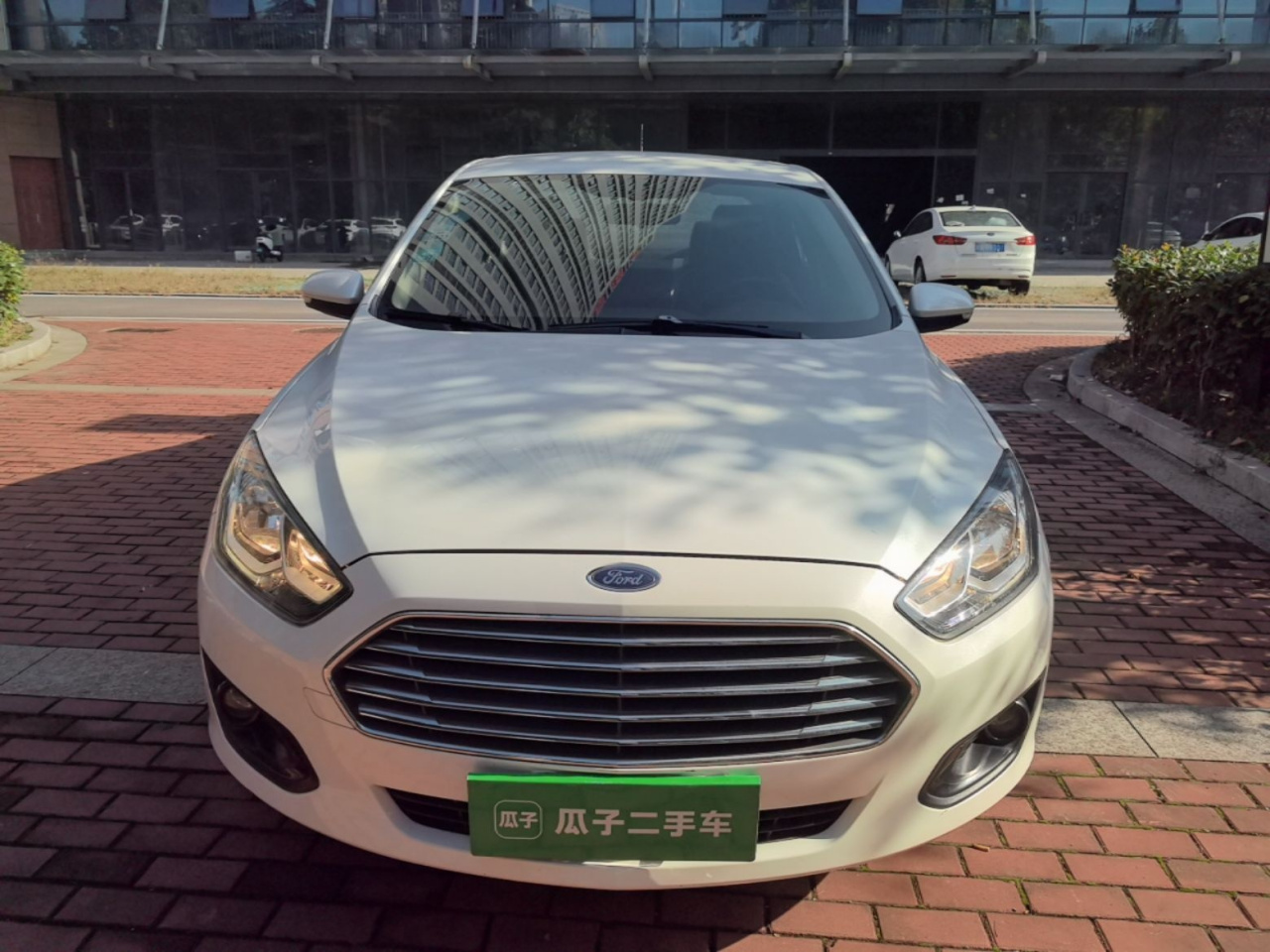 Escort 2015 1.5L AT Comfort photo 2