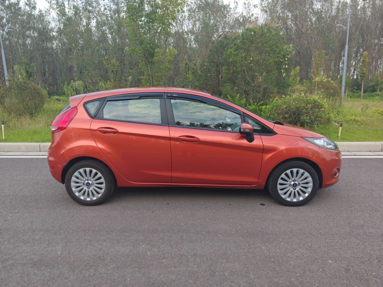 2011 Hatchback 1.5L AT Fashion photo 4