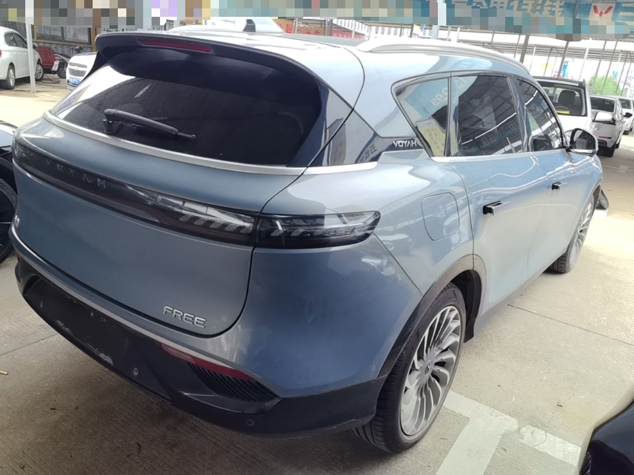Voyah FREE 2021 AWD Standard EREV Luxury photo 4