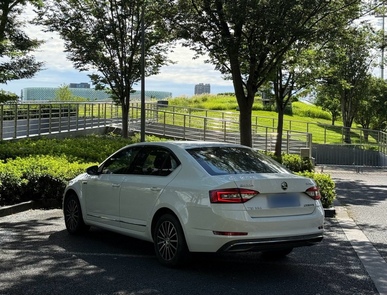 Octavia 2018 TSI230 DSG Luxury photo 4