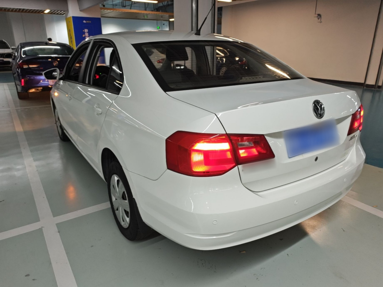 2015 1.6L MT Fashion photo 4