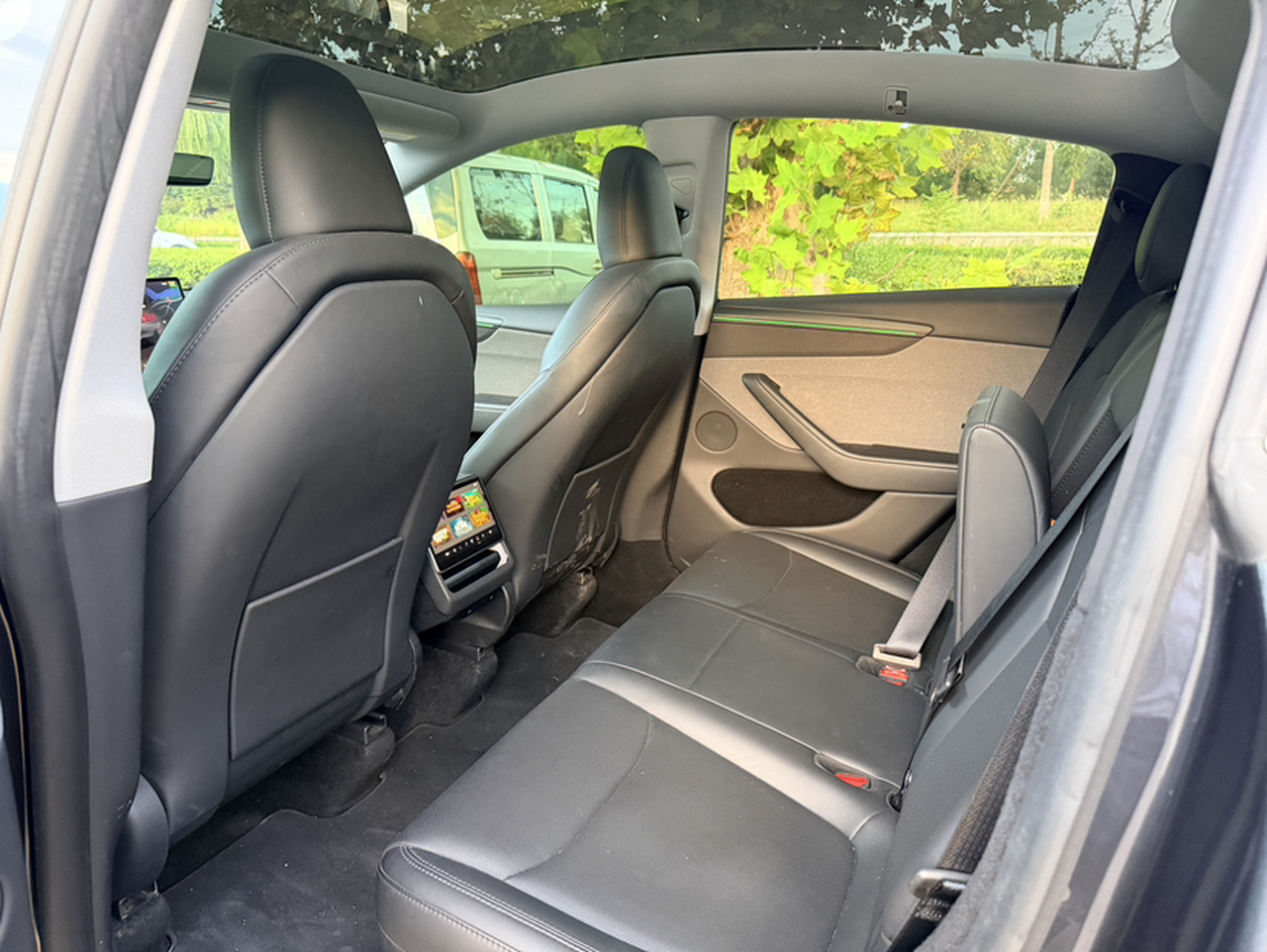 Model Y 2025 RWD photo 4