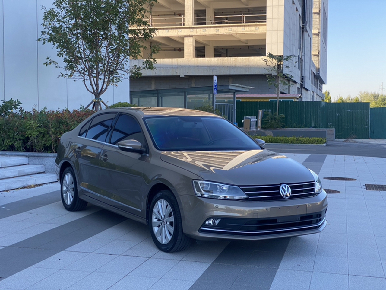 Sagitar 2015 1.6L MT Comfort photo 2