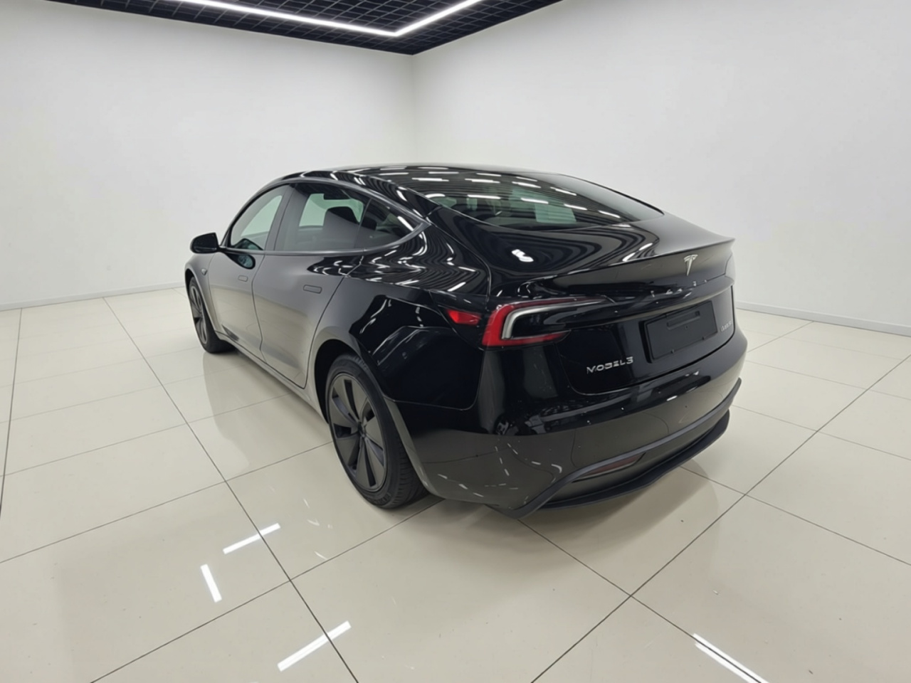 Model 3 2023 RWD photo 4