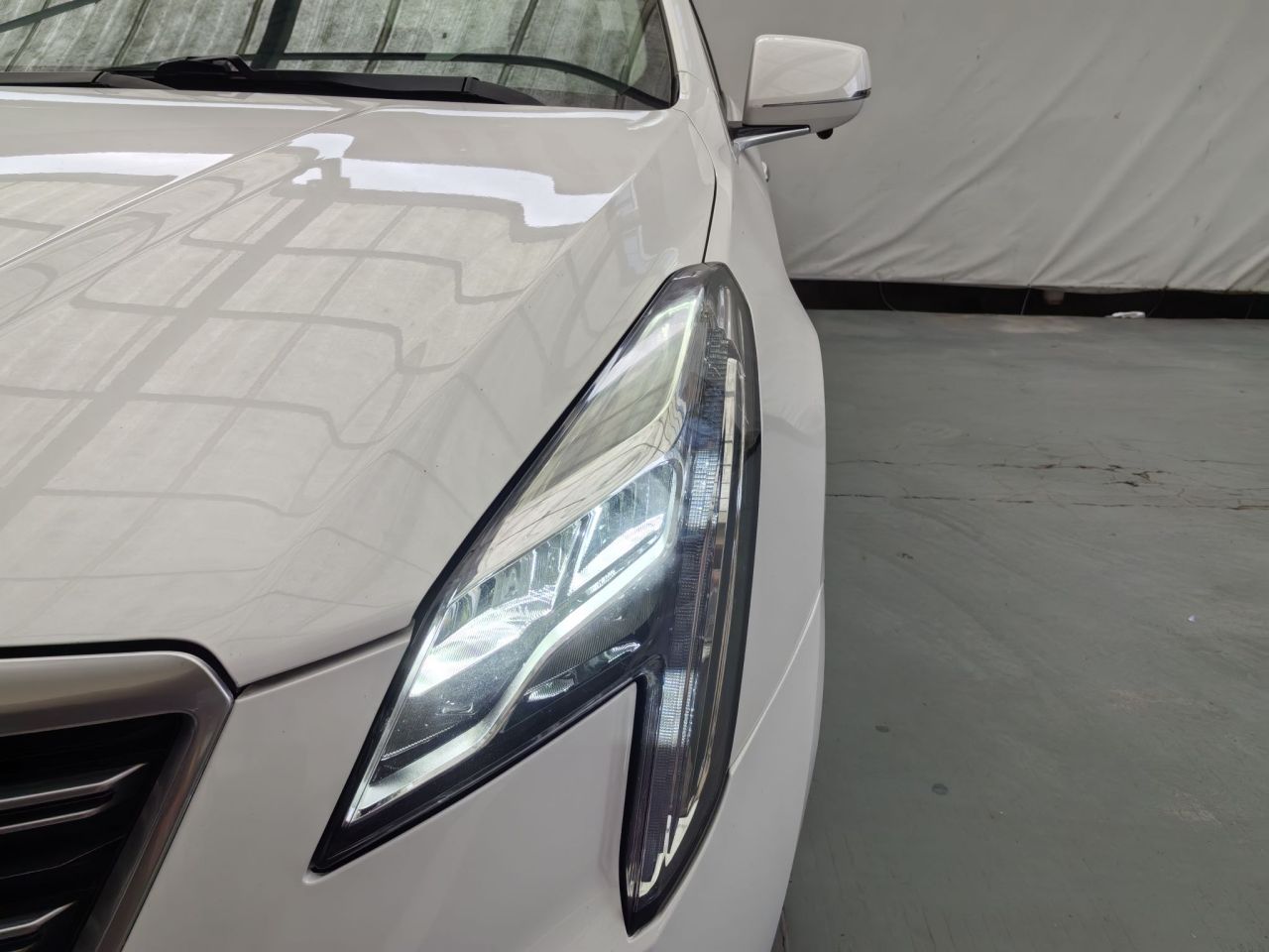 XTS 2018 28T Tech photo 3