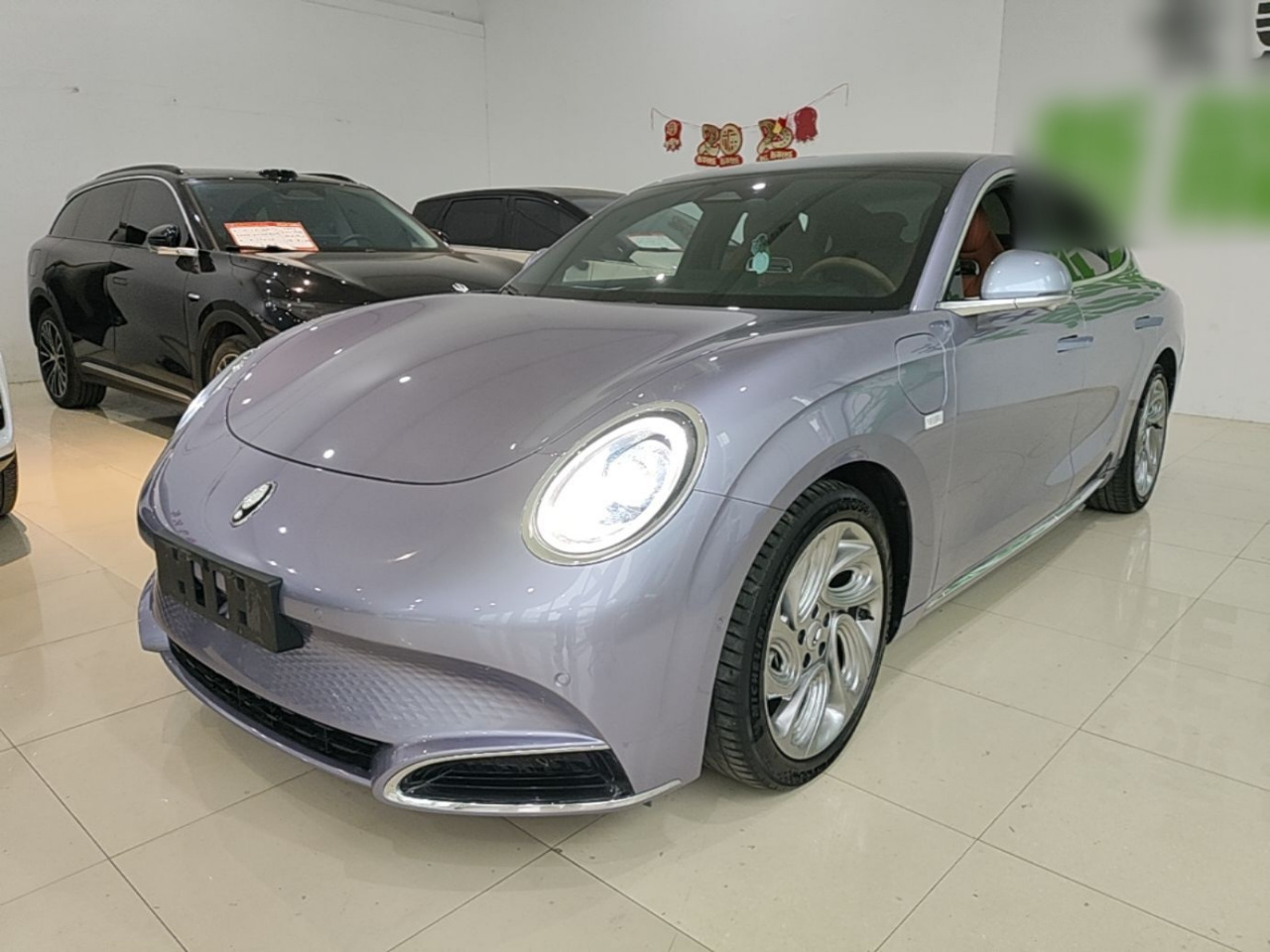 2022 555km Premium