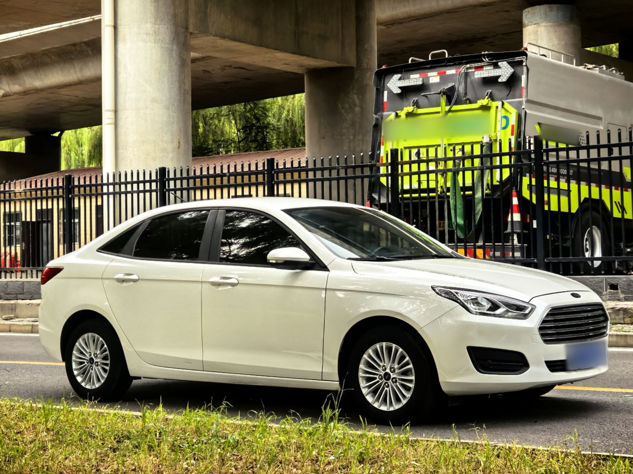Escort 2017 Facelift 1.5L AT Comfort photo 3