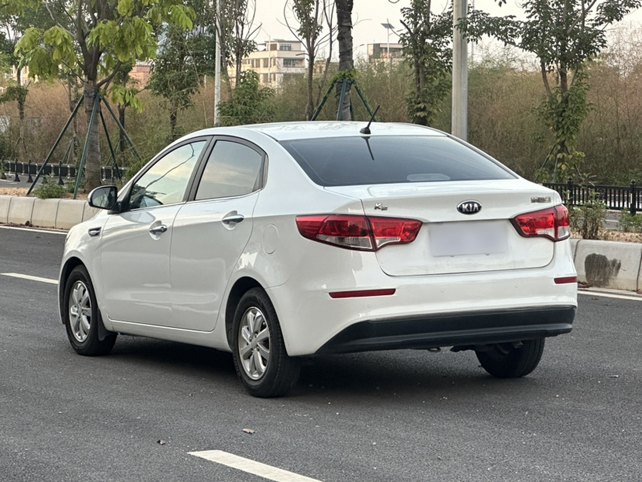 K2 2015 Sedan 1.4L AT GLS photo 4