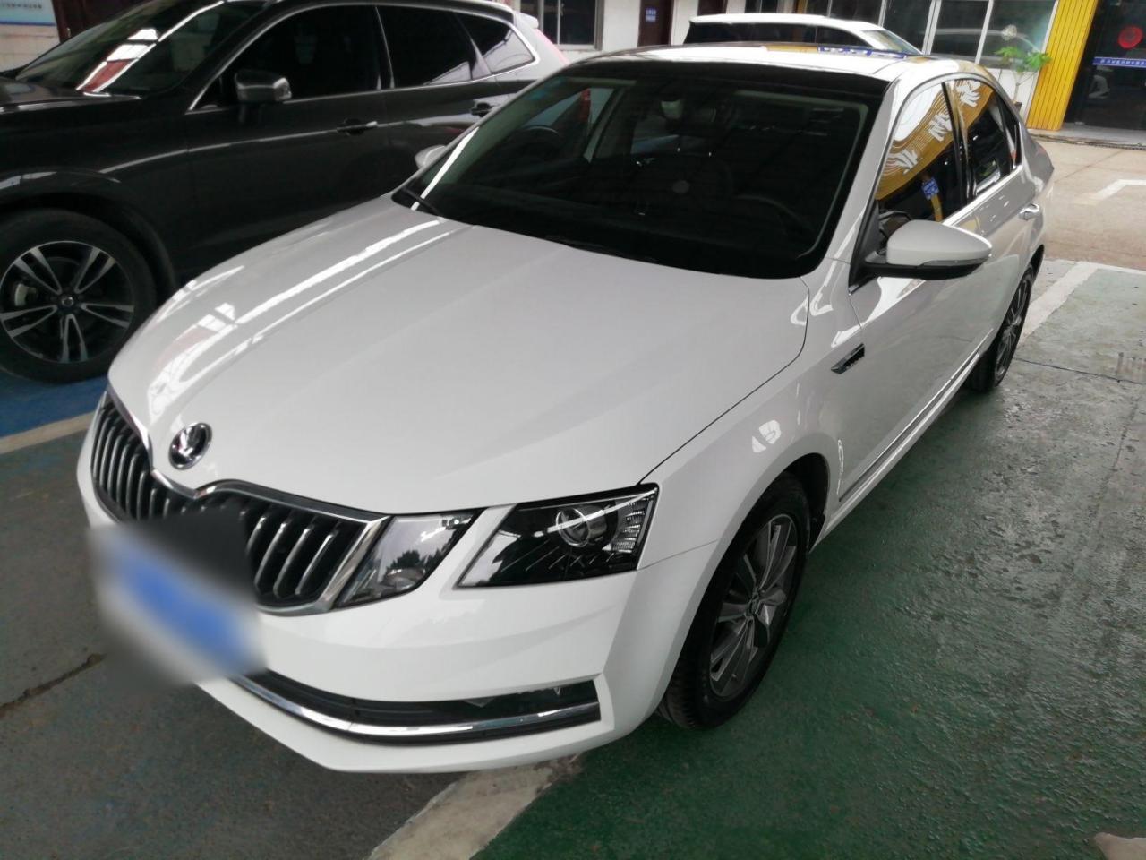 Octavia 2020 1.5L AT Luxury