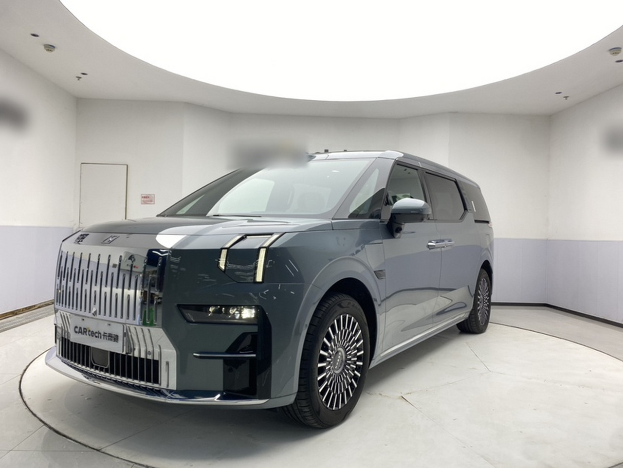 009 2024 6-Seater Executive AWD 108kWh