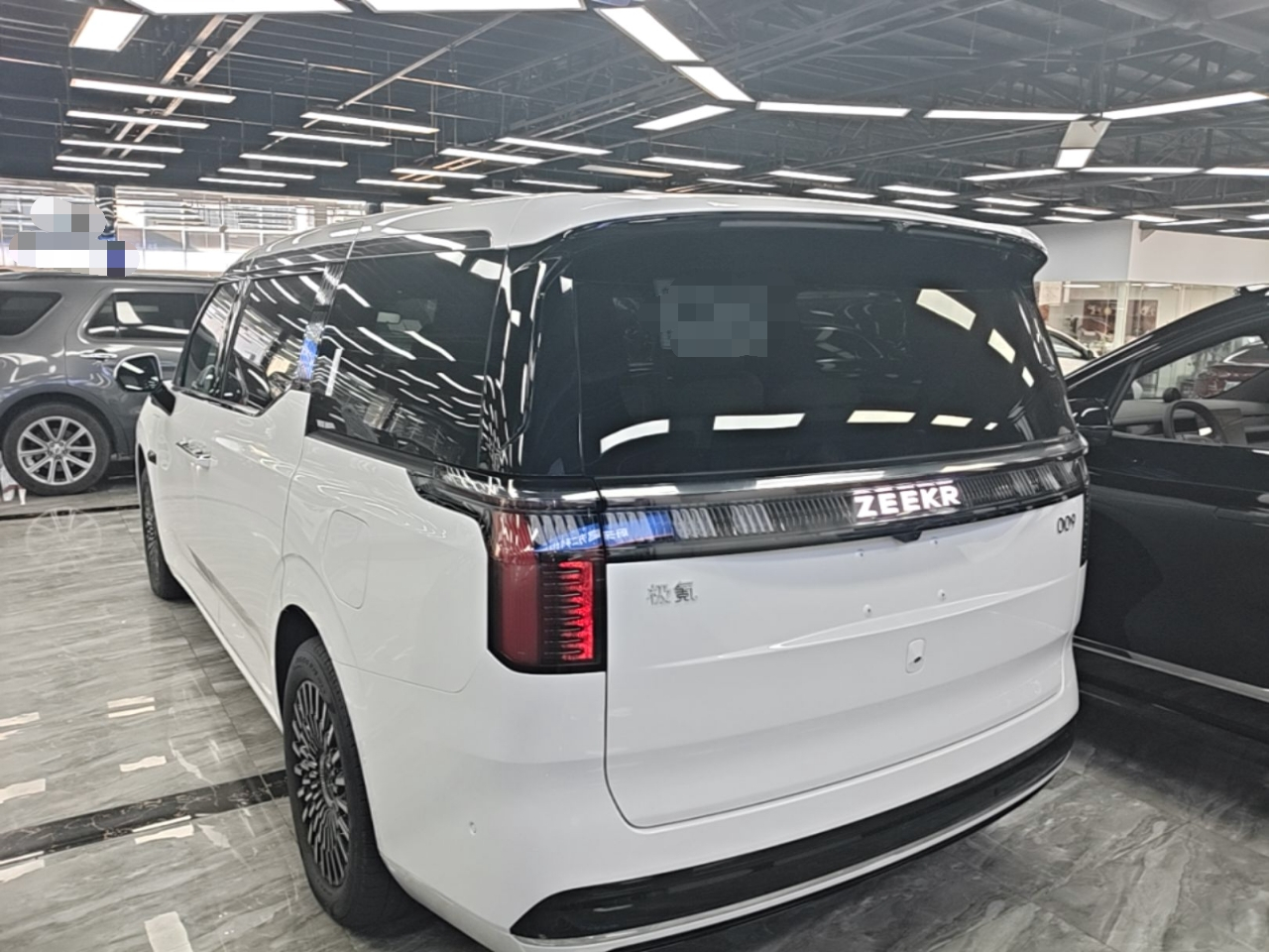 009 2024 7-Seater AWD 108kWh photo 4