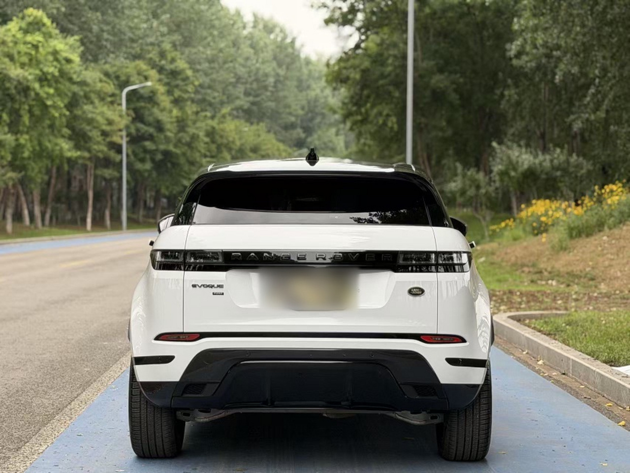 Range Rover Evoque 2022 Evoque L 249PS R-Dynamic Luxury photo 2