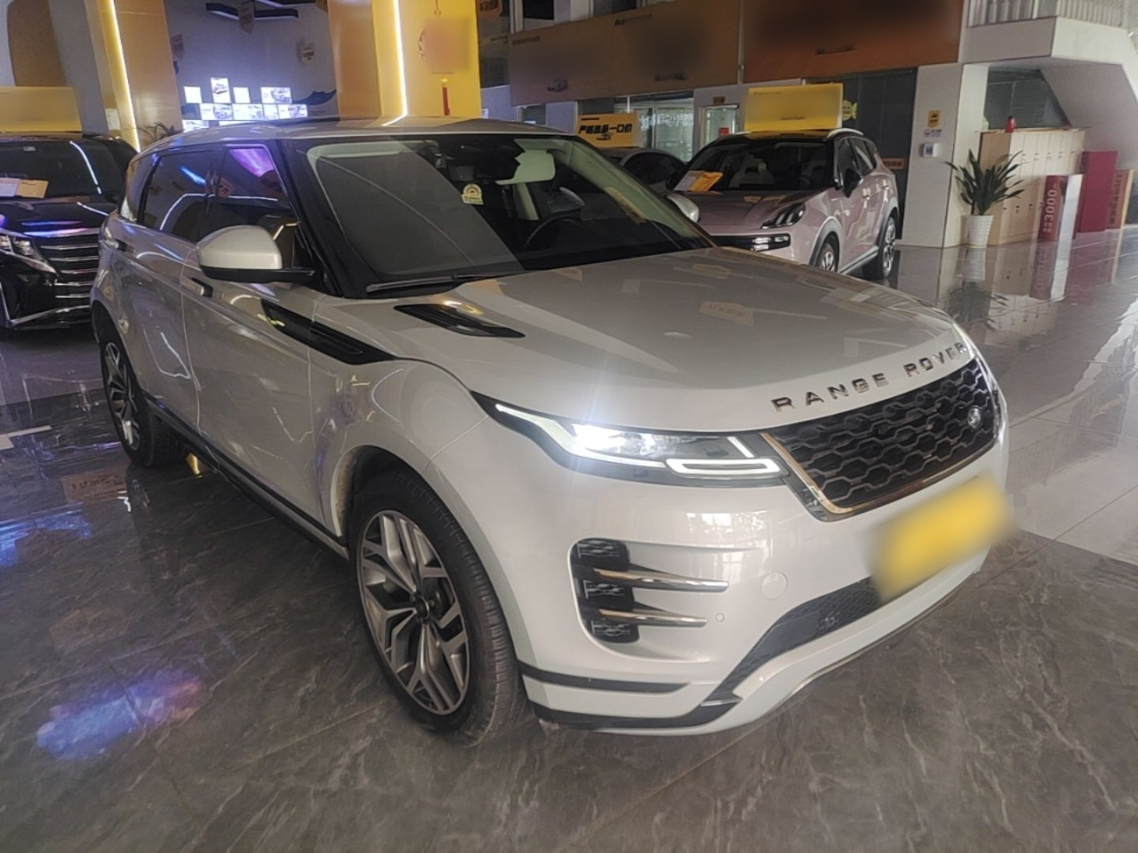 Range Rover Evoque 2023 Evoque L 249PS Luxury photo 3